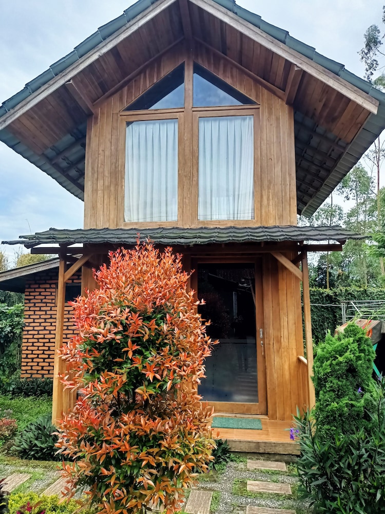 ADK Papandayan Homestay & Tour view 2