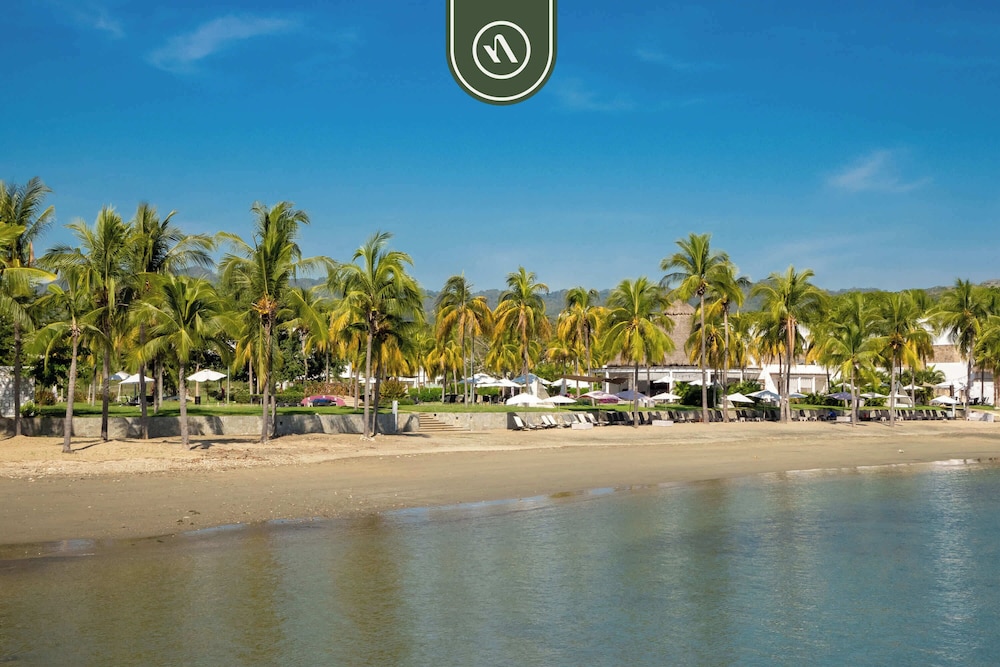 Oceanfront 3BR Condo With Beach Club - Pool