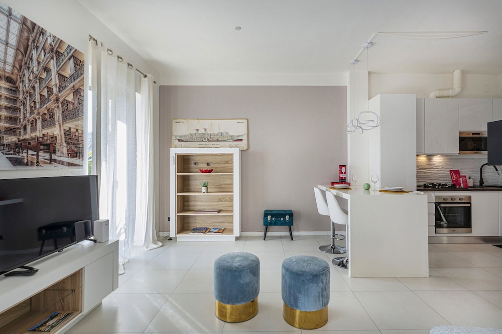 Elegant sea View Apartment