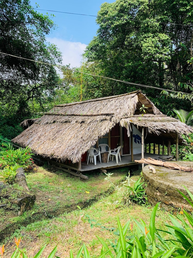 Wira Pora Hostal