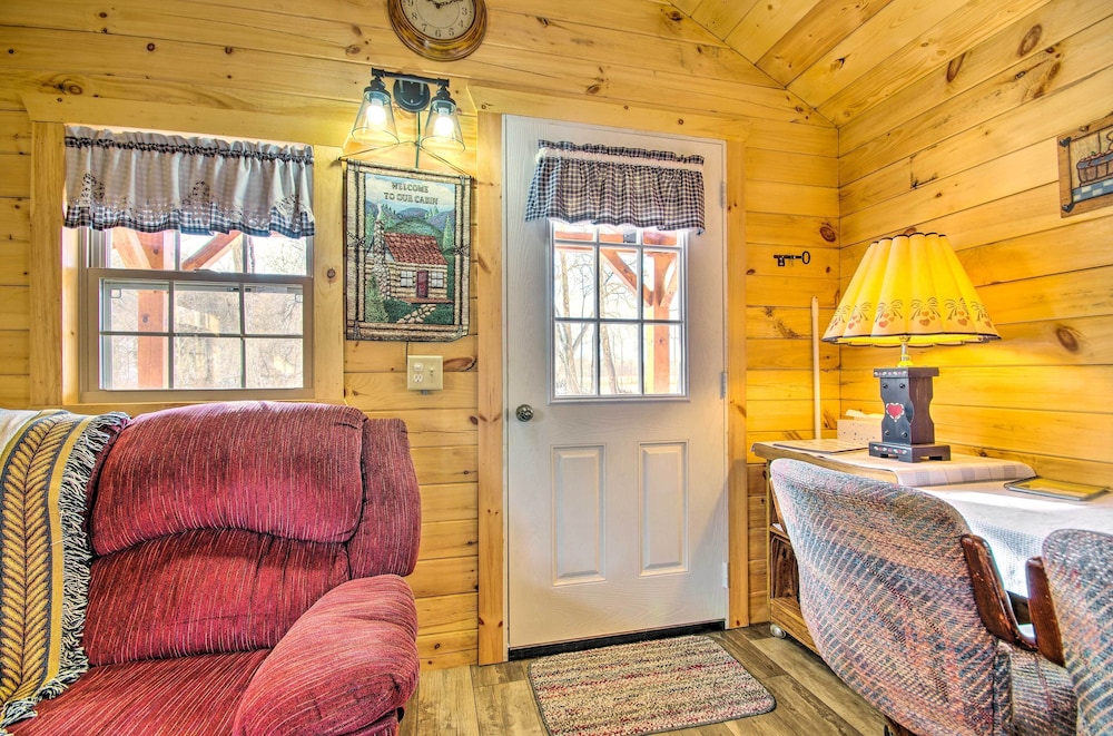 Creek Views & Grill: Idyllic Florence Cabin view 2