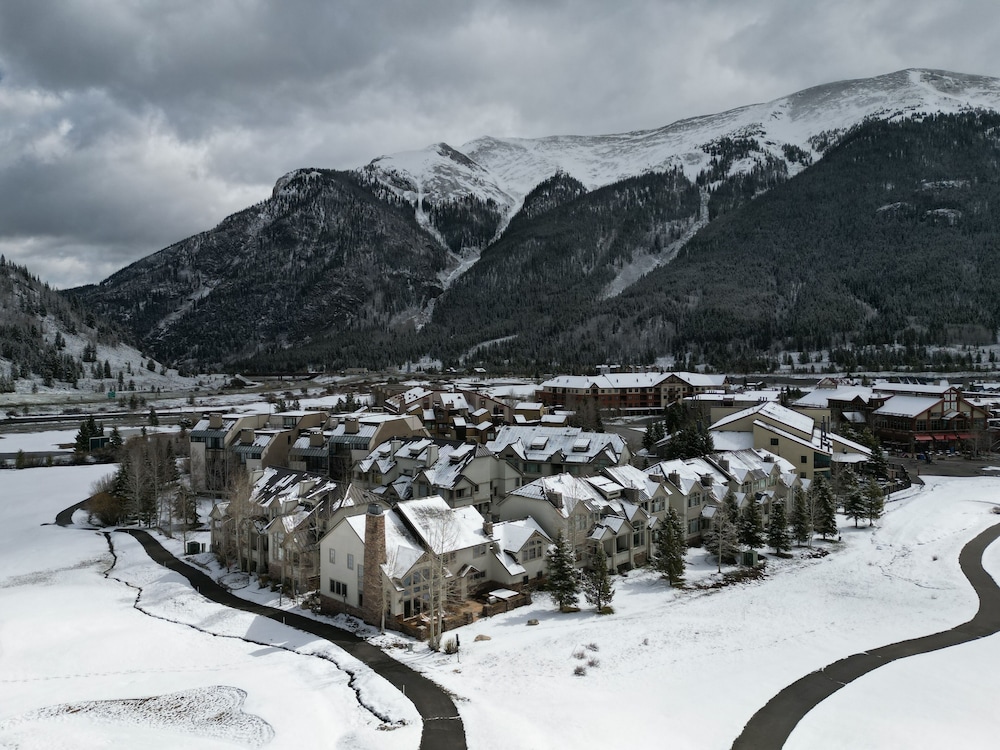 Summit County Vacations - Newly Renovated, Slope-Side Walk-In Walk-Out, Top Floor, Views of Ten Mile Range - ER4 by Redawning - Property Image 17