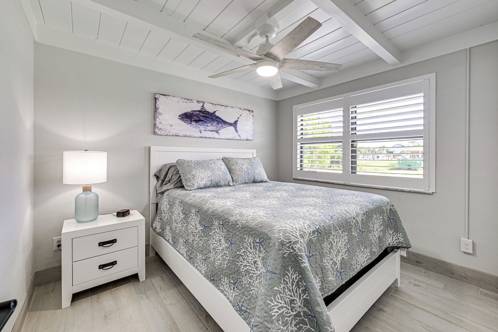 Steps to Englewood Beach: Home w/ Outdoor Oasis!