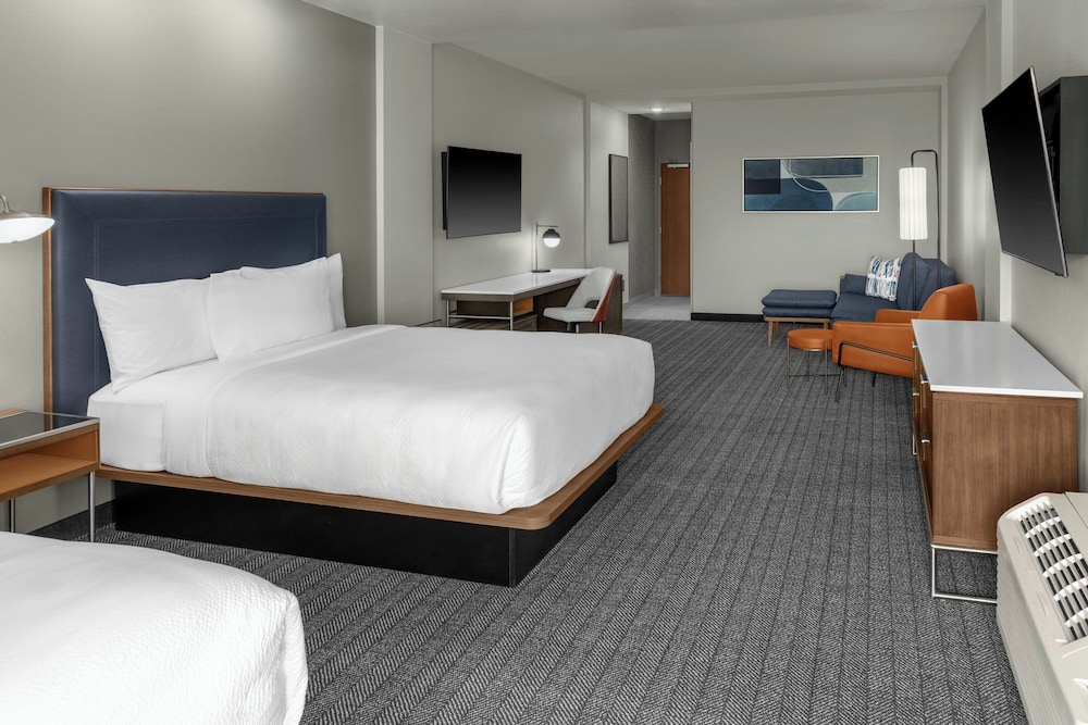 Courtyard By Marriott Sherman