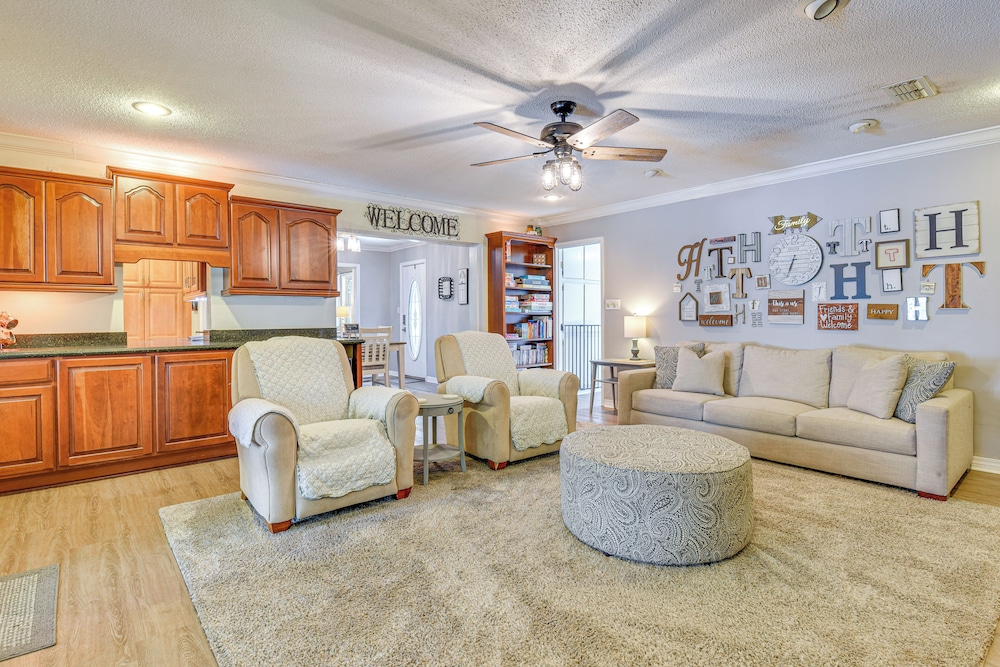 Spacious Home w/ Hot Tub in Fort Walton Beach!