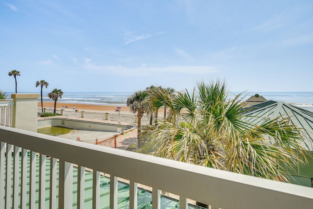 Walk to Daytona Beach: Resort Condo w/ Pool Access