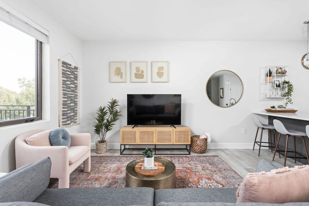 Cozysuites Stylish 2BR at Meridian Kessler