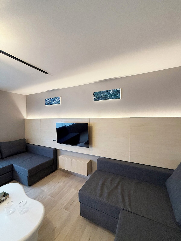 Reno bld 301
