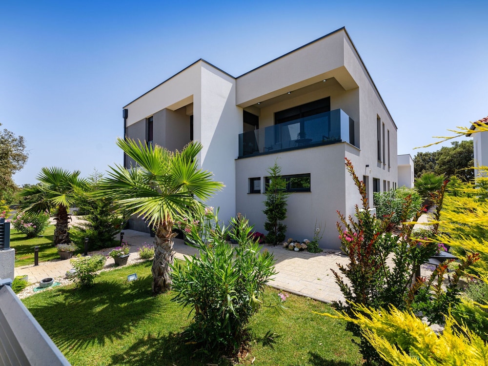 Villa Nina in Croatia Near the Adriatic Coast