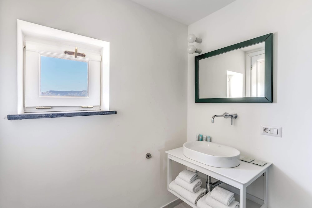 Giulia 2 Villa Apartment Shared Pool Sea Views