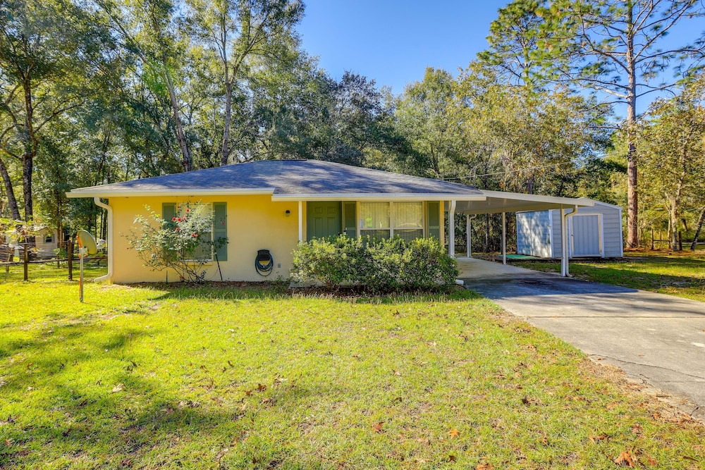 Williston Home w/ Yard: 6 Mi to Devils Den Spring view 3