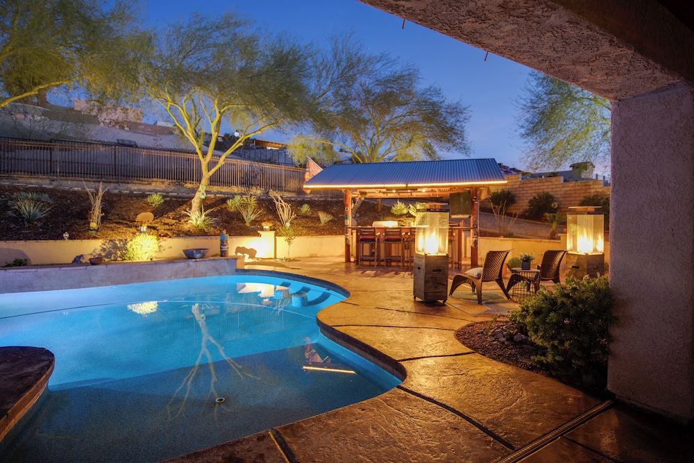 2 Mi to Lake Havasu: Poolside Paradise!
