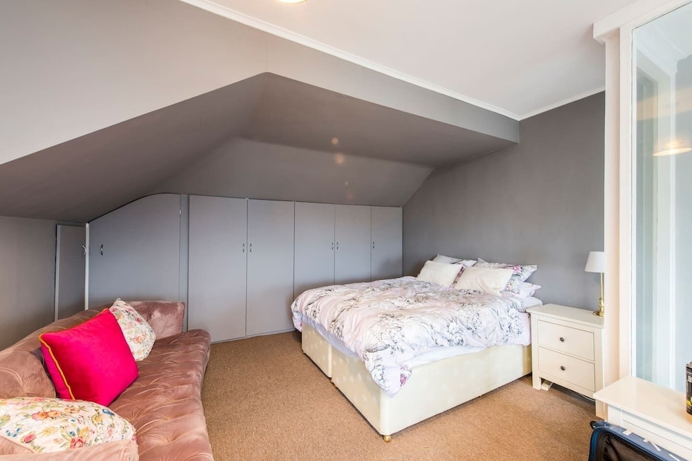 Bright, Stylish 3bed Flat in West Hampstead