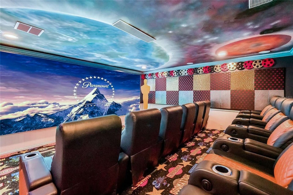 Ultimate Hollywood Themed Mansion for Big Groups