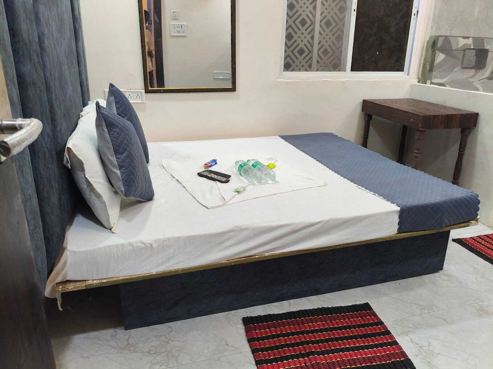 Shri Radha hotels