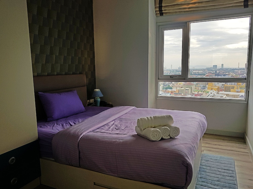 1BR Centric Sea 812 With Infinity Pool