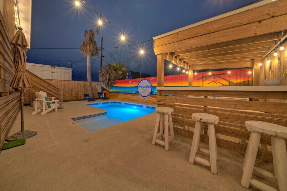 Sleeps 22! 2 Homes Priv Pool, Putting Green, Bar, Deck, Prime Port A Location