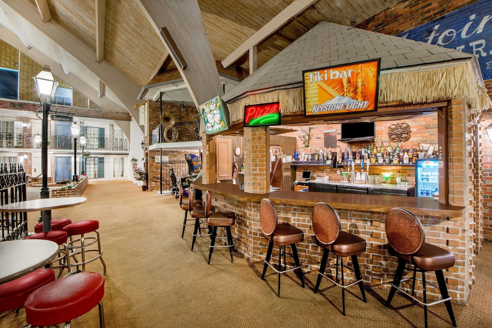 Burlington Vacations - Howard Johnson by Wyndham Burlington - Property Image 7