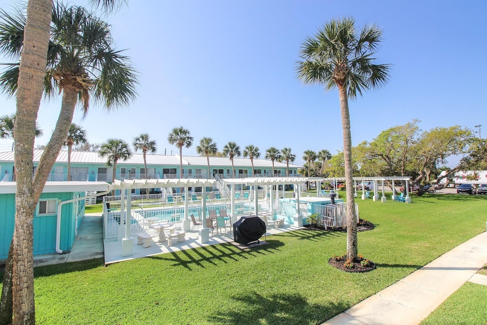 Coronado Arms Condominiums B-18
