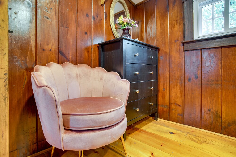 Hot Tub & Kayaks: Dog-friendly House in Yarmouth