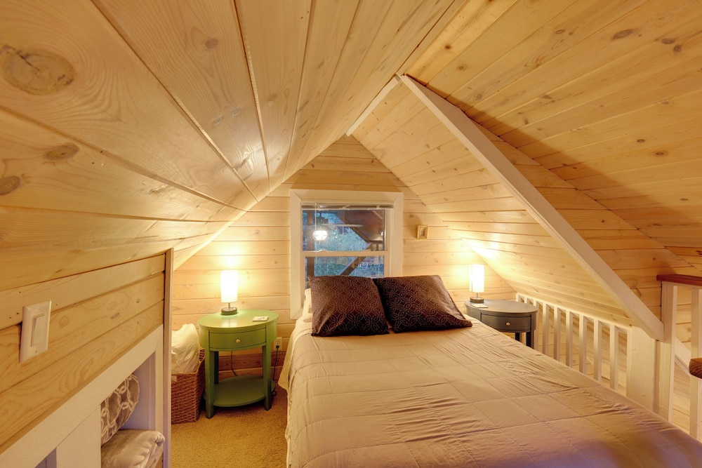 Ski, Hike, Relax By Water: Rustic Mccall Tiny Home