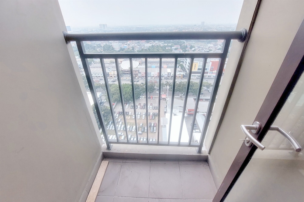Restful And Cozy Studio At Transpark Bintaro Apartment