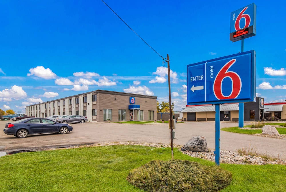 Hotel Motel 6 Fargo, ND - West Acres - North Fargo - Image 1