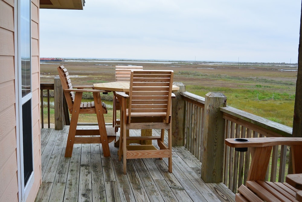 Private Pelican 2 Bedroom Home