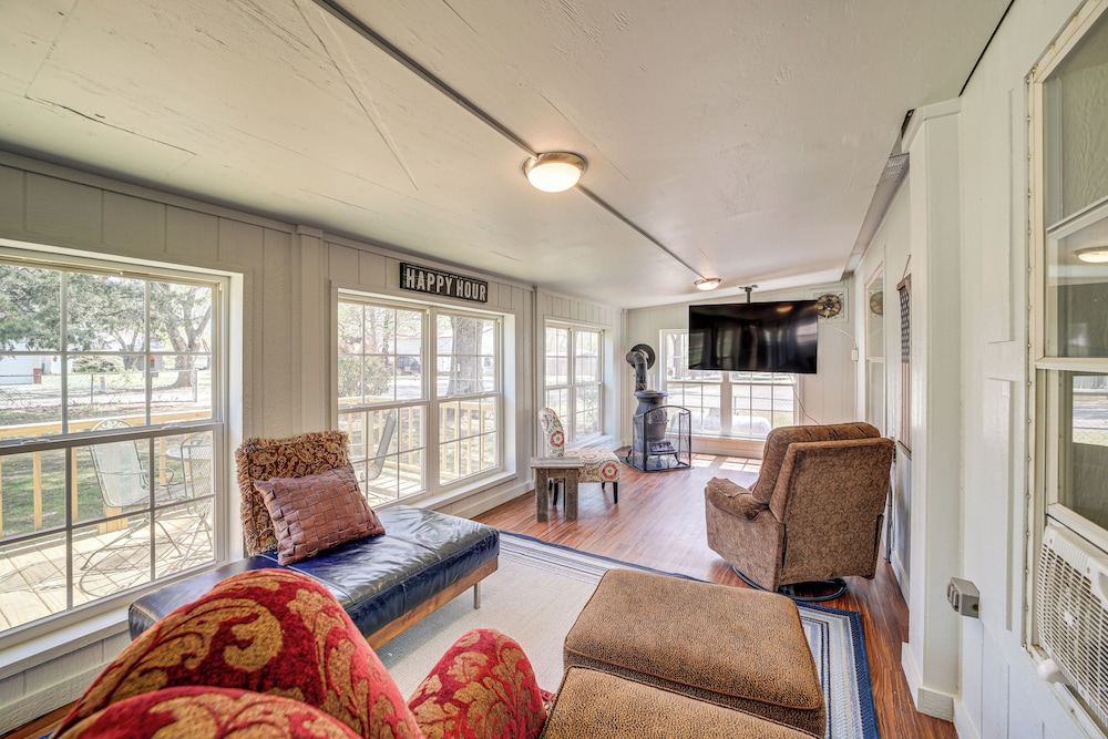 Walk to Beach: Eufaula Home w/ Outdoor Seating!