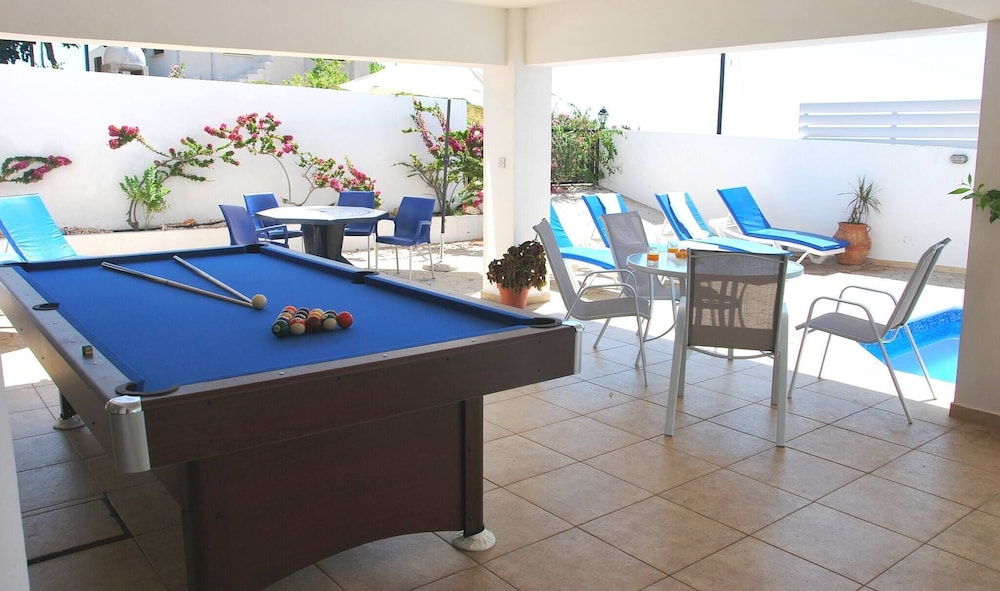 Villa Only 50m To The Sea, Sleeps 12, Polis