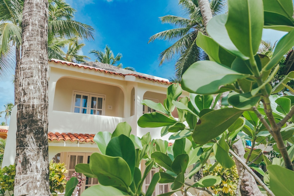 Los Corales Beach Village