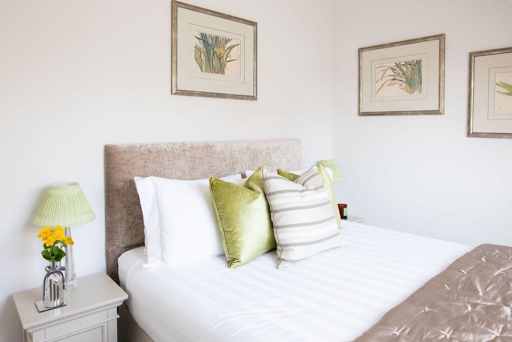 Central Chichester 3bd Mews House For Up To 6