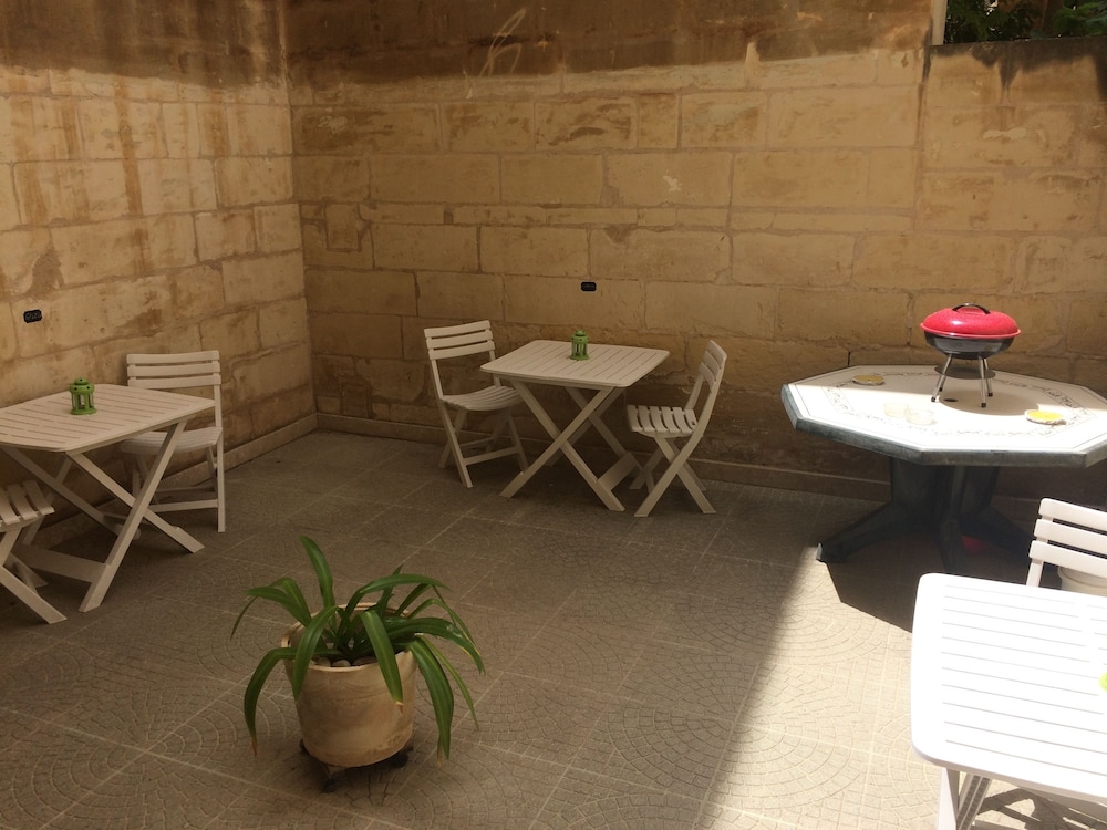 Maltese Rooms