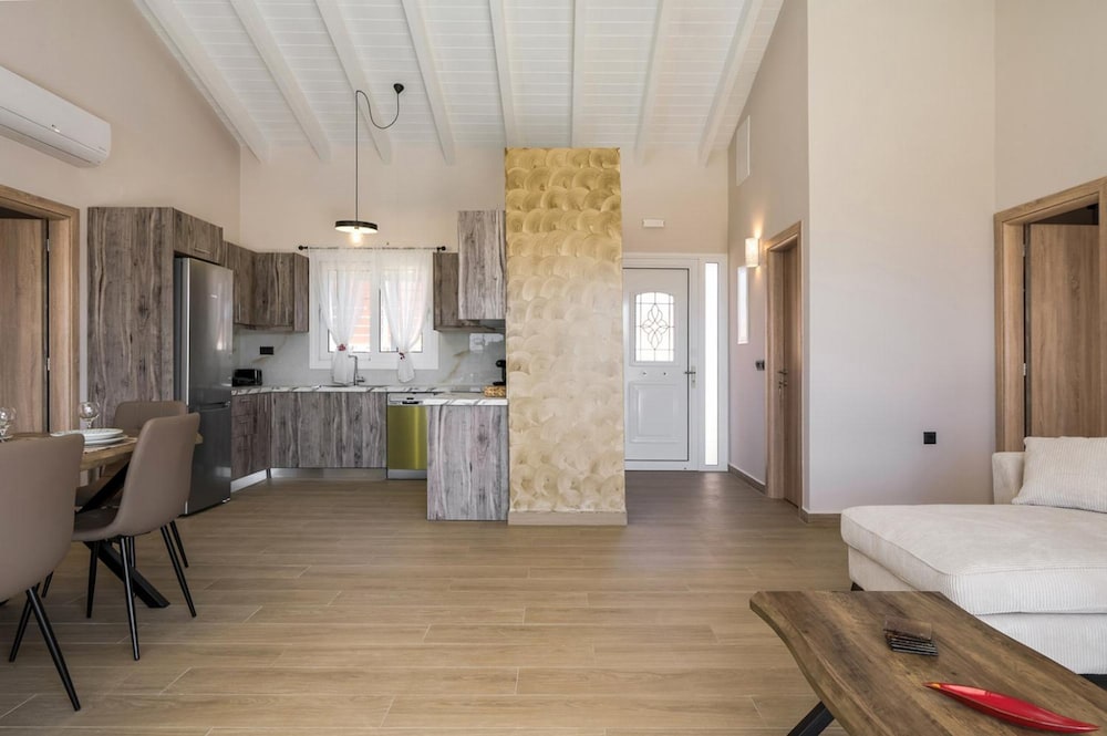 Casa di Pietra With 2 Bedrooms and 3 Bathrooms