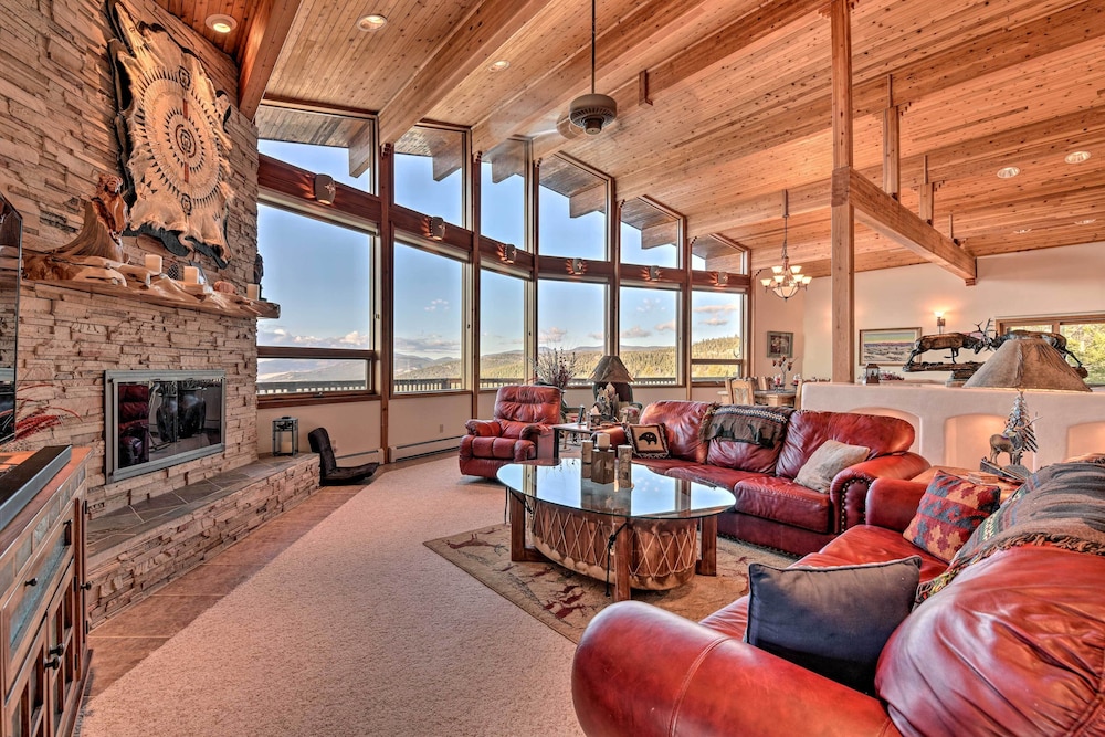 Falcon Rest: A Deluxe Angel Fire Mountain Retreat!