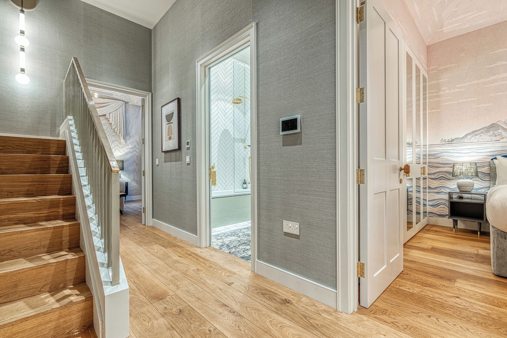 Luxury flats near Big Ben and London Eye