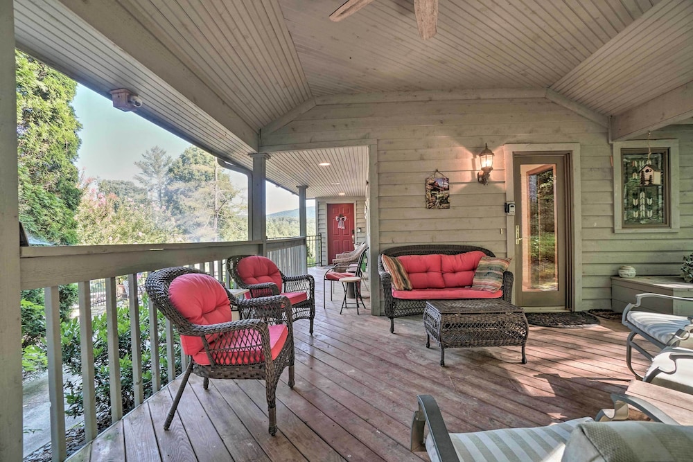 Hilltop Home w/ Panoramic Forest & Mountain Views!