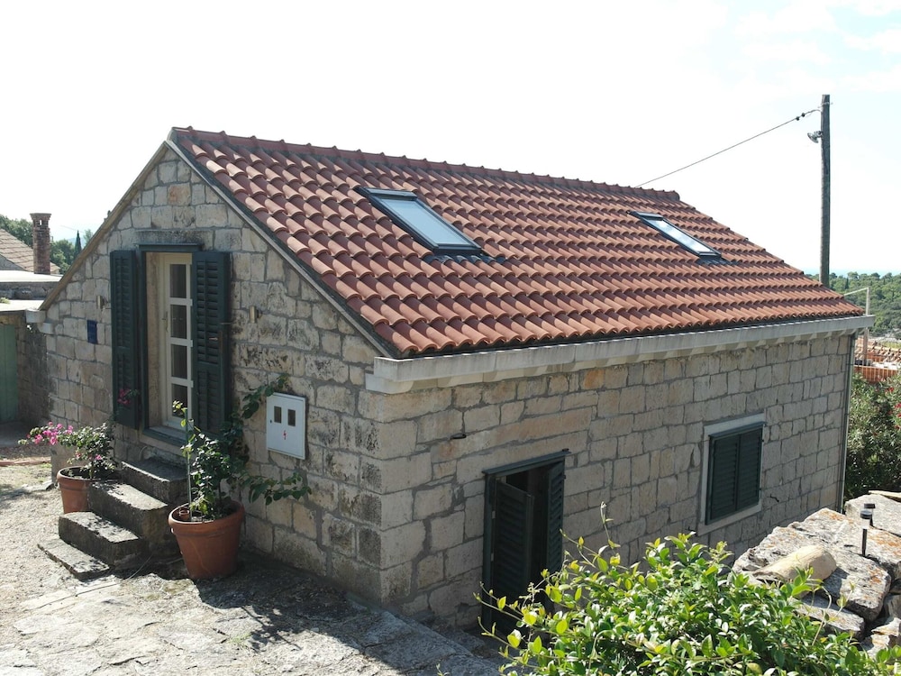Villa Skylight - Two Bedroom Villa & Studio With Private Swimming Pool, Garden and Sea View view 2