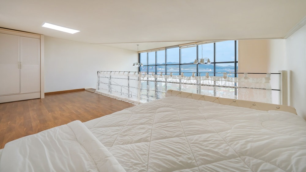 Geoje Ahat Spa Pension