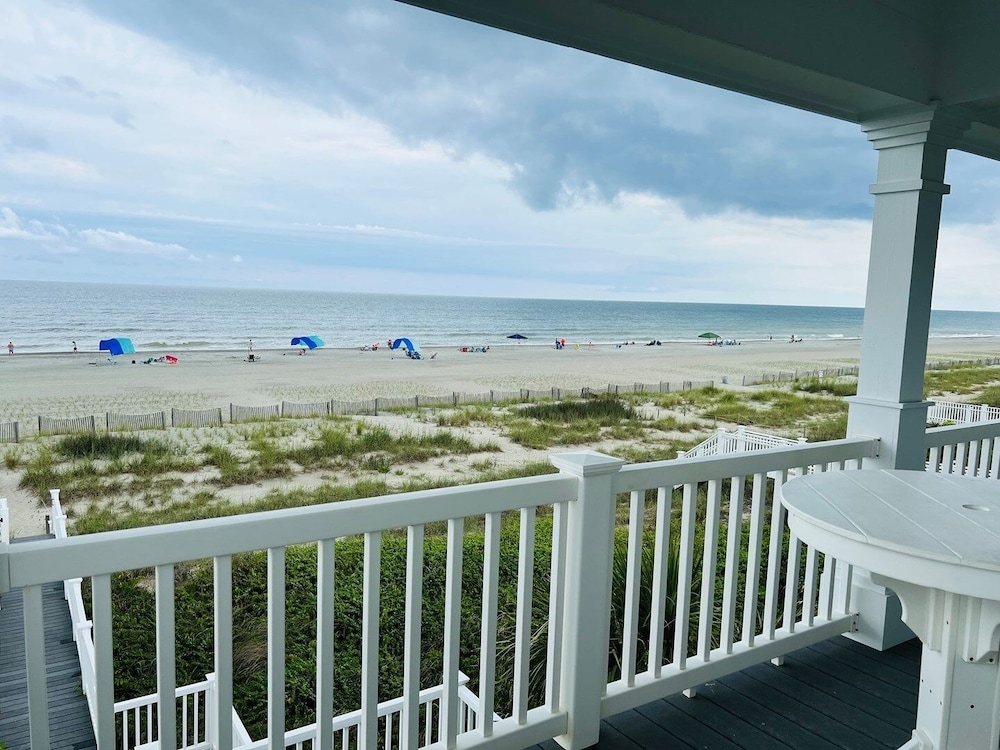 Cavu 4 Bedroom Home by RedAwning