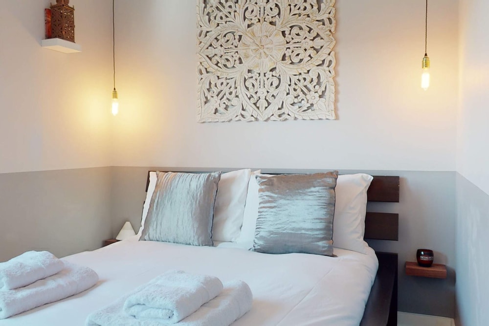 Modern, Cosy Apartment On Vibrant Deptford High Street view 4