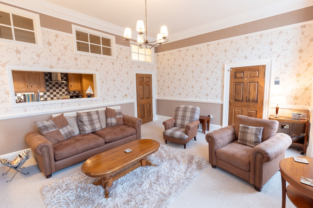 Luxury Nautical Apartment Central Free Parking view 5