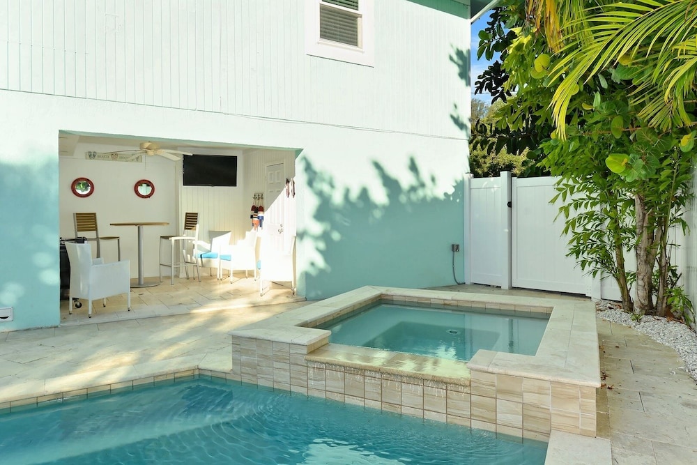 Tarpon Pointe 2 Bedroom Home by Redawning