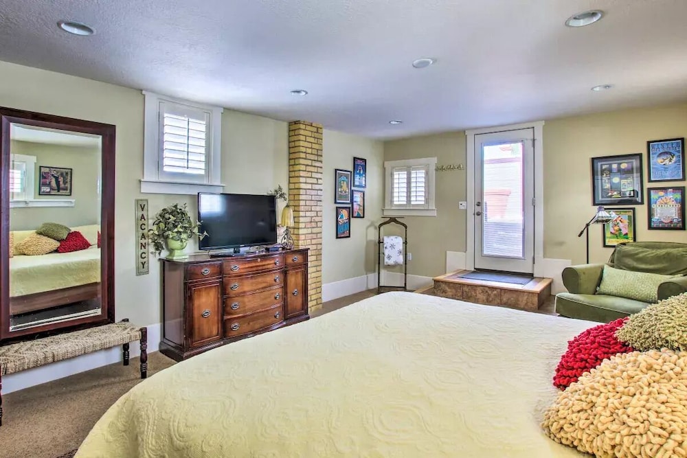 Logan Vacations - The Loft on Center - Property Image 3