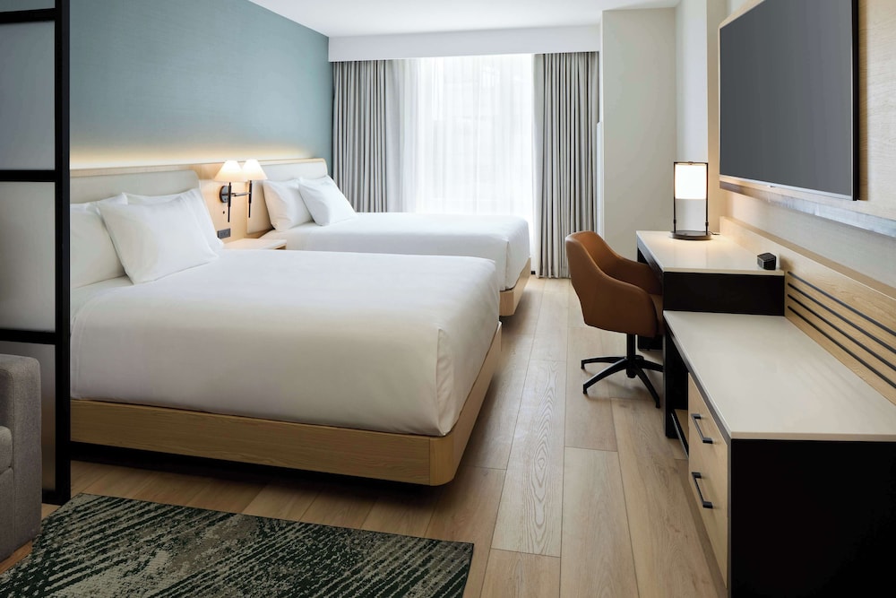 Hyatt Place Montreal Airport