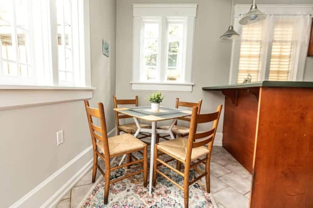 29th Street Trendy Lakeview Craftsman 8