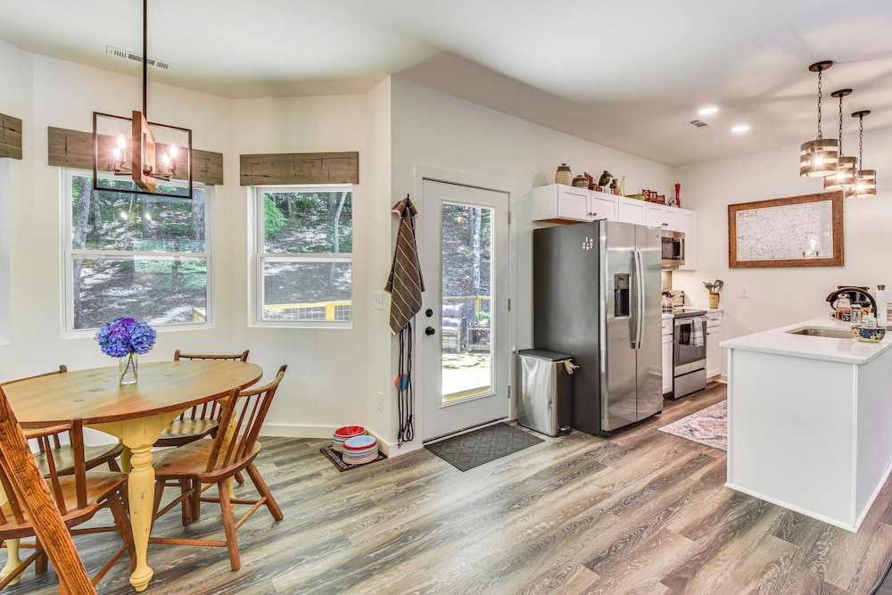 Golf Access & Furnished Deck: Cabin in Clayton
