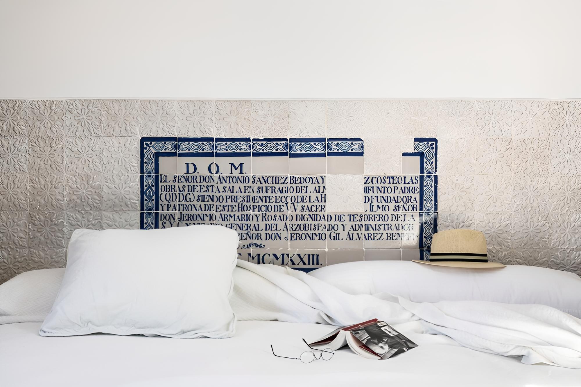 Hotel Triana Montalván view 2