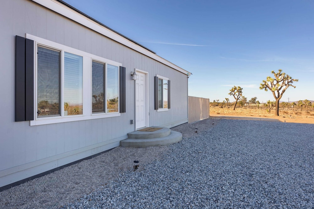 Pool, Spa, Pickleball & Piano Near Pioneertown Harmony House by Avantstay