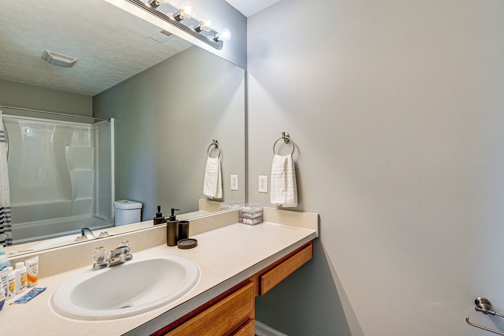 13 Mi to Dtwn: Nashville Gem Near Golf & Fishing